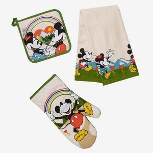 NWOT Disney Mickey & Minnie Mouse Earth Kitchen Towel Oven Mitt Potholder Set